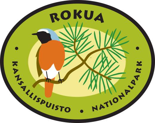 Utajärvi tunnetaan varsinkin Rokuan kansallispuistossa.
Vihreä pyöreä logo, jossa pingviini, palmuoksat ja teksti ROKUA sekä KANSALLISPUISTO NATIONALPARK.